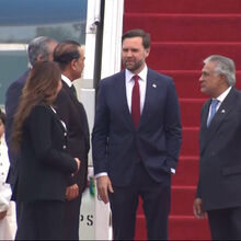 <![CDATA[ JD Vance chega ao Paquistão para dar início às negociações de cessar-fogo com o Irão ]]>