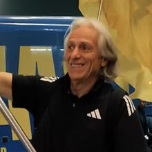<![CDATA[ Jorge Jesus 'louco' com receção dos adeptos do Al Nassr: nem a bandeira escapou... ]]>