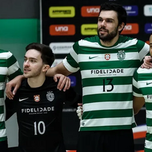 <![CDATA[ Sporting volta a bater V. Guimarães e fica a um triunfo da final do playoff de voleibol  ]]>