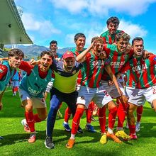 <![CDATA[ Marítimo-Portimonense, 1-0: madeirenses vencem com golo ao cair do pano e estão muito perto da subida ]]>
