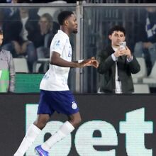 <![CDATA[ Inter triunfa em jogo de loucos  ]]>