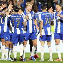 <![CDATA[ Via azul para o título e... recorde ]]>