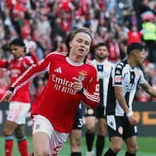 <![CDATA[ Dois golos antes dos 15 minutos: entrada sem igual para a águia ]]>