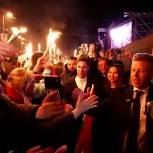 <![CDATA[ «Juntos mudámos o regime de Orbán»: Péter Magyar celebra vitória eleitoral na Hungria ]]>