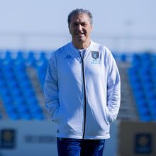 <![CDATA[ José Peseiro triunfa e fica a 5 pontos da subida direta ao principal escalão árabe ]]>