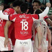 <![CDATA[ Benfica ainda sofreu mas vence Leixões e fica a um triunfo da final do playoff de voleibol  ]]>