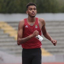 <![CDATA[ Atleta do Benfica em coma induzido após acidente de viação ]]>