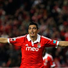 <![CDATA[ Dez momentos icónicos de Cardozo: dos golos que valeram títulos ao empurrão a Jesus e ao hat-trick à vítima favorita ]]>
