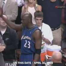 <![CDATA[ Michael Jordan terminou a carreira há 23 anos: até no adeus foi um gigante ]]>