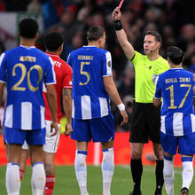 <![CDATA[ Bednarek sem lamúrias após expulsão em Nottingham ]]>