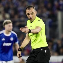 <![CDATA[ João Pinheiro arrasado em França antes do dérbi: «Deveria ser preso. Ele é mau!» ]]>