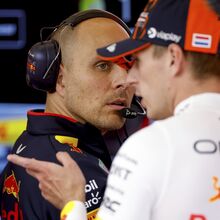 <![CDATA[ Verstappen e a proposta da McLaren para Lambiase: «Só se estivesses maluco...» ]]>
