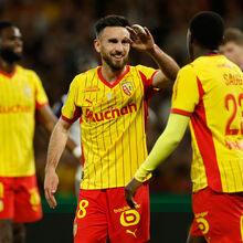 <![CDATA[ Lens opera reviravolta e não desiste do título francês ]]>