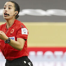 <![CDATA[ «As mulheres querem vir para aqui mostrar que têm tomates»: treinador castigado no México por insultos a árbitra ]]>