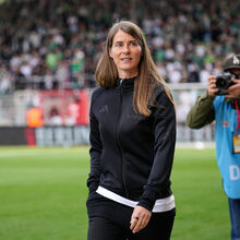 <![CDATA[ A histórica estreia de Marie-Louise Eta em imagens  ]]>