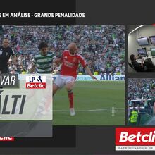 <![CDATA[ Polémica no dérbi: João Pinheiro assinala penálti para o Sporting após ir ao VAR ]]>