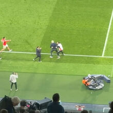 <![CDATA[ A reação de Mourinho ao golo de Rafa: técnico do Benfica estava à procura de quem? ]]>