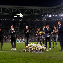 <![CDATA[ Lendas da Juventus prestaram homenagem a Alex Manninger antes do jogo com o Bolonha ]]>