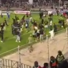 <![CDATA[ Caos em Marrocos: jogo termina com invasão de campo e confrontos violentos entre adeptos ]]>