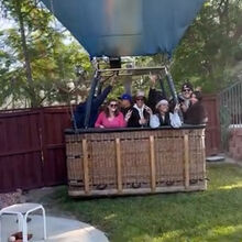 <![CDATA[ Emergência obriga balão de ar quente a aterrar em quintal de casa nos EUA ]]>