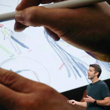 <![CDATA[ Quem é John Ternus, o novo CEO da Apple? ]]>