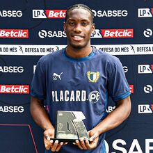 <![CDATA[ Ibrahima Ba já tem o prémio de defesa do mês: «É um trabalho coletivo» ]]>