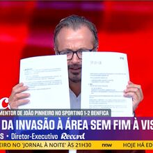 <![CDATA[ Vítor Pinto mostra as leis do IFAB em... chinês: «Só assim é que se percebe» ]]>