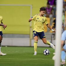 <![CDATA[ Al Nassr goleia Al Ahli e está na final da Champions 2 da Ásia ]]>