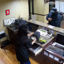 <![CDATA[ Assalto insólito nos EUA: pediu dinheiro, agradeceu e funcionária despediu-se com um... 