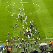 <![CDATA[ Nova confusão no Dragão... agora no relvado: o momento em que FC Porto e Sporting saíram para os balneários ]]>