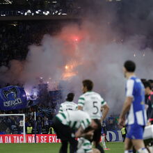 <![CDATA[ 'Show' pirotécnico dos Super Dragões motivou pedido de Farioli: as imagens do momento ]]>