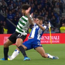 <![CDATA[ O lance que valeu a expulsão de Alan Varela: argentino viu inicialmente o amarelo mas árbitro mudou decisão no VAR ]]>