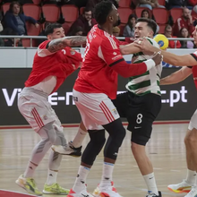 <![CDATA[ Benfica-Sporting para o campeonato de andebol foi antecipado para esta sexta-feira ]]>