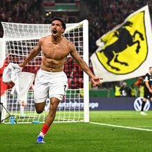 <![CDATA[ Tiago Tomás marca golaço de calcanhar ao cair do pano e coloca Estugarda na final da Taça da Alemanha ]]>