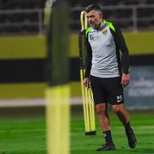 <![CDATA[ Crise no Al Ittihad agrava-se: Sérgio Conceição cada vez mais sozinho ]]>