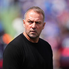 <![CDATA[ Hansi Flick trava a euforia: «Festejaremos o título quando o tivermos conquistado» ]]>