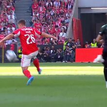 <![CDATA[ Erro de Dahl permitiu a Diogo Travassos (emprestado pelo Sporting ao Moreirense) fazer o empate na Luz ]]>