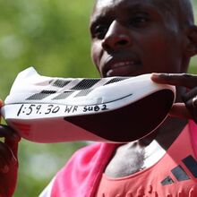 <![CDATA[ Sabastian Sawe vence Maratona de Londres com recorde mundial abaixo das duas horas ]]>