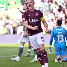 <![CDATA[ Hearts de Braga opera reviravolta e segue na liderança na Escócia ]]>