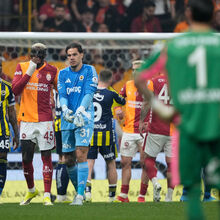 <![CDATA[ Ederson perde a cabeça no clássico frente ao Galatasaray e Fenerbahçe diz adeus ao título  ]]>