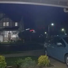 <![CDATA[ Camião 'voa' contra moradia nos EUA: casal e três filhos estavam em casa  ]]>