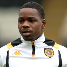 <![CDATA[ Lesiona-se no joelho esquerdo e no jogo de regresso mais de um ano depois... 'dá cabo' do direito ]]>