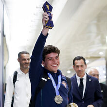 <![CDATA[ Seleção sub-20 regressa a Lisboa após conquistar Europeu de futebol de praia ]]>