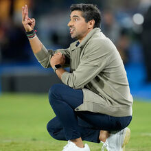 <![CDATA[ Palmeiras de Abel Ferreira empata com Santos mas segue líder do Brasileirão ]]>