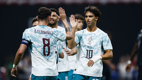 Bruno Fernandes e João Félix festejam