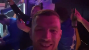 Apuramento para o Mundial'2026 valeu noitada: Dzeko faz 'live' dos festejos da Bósnia em discoteca
