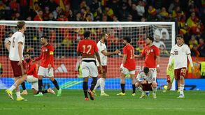 Jogadores de Egito e Espanha cumprimentam-se no final do jogo