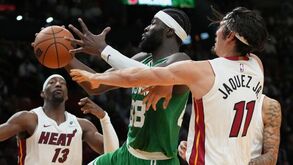 Neemias Queta frente aos Miami Heat