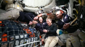 «Sou a canalizadora espacial»: astronauta Christina Koch resolve avaria na sanita a bordo da Artemis II