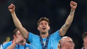 John Stones é apontado ao Chelsea após aconselhamento de Gallas